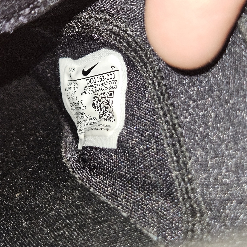 NIKE - Picture 11 of 13
